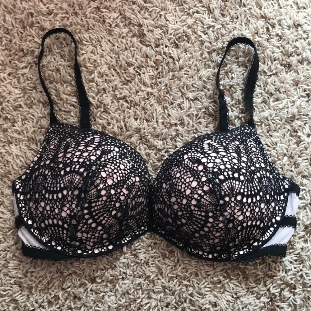BNWOT Lace Victoria’s Secret Padded Demi Bra 34D